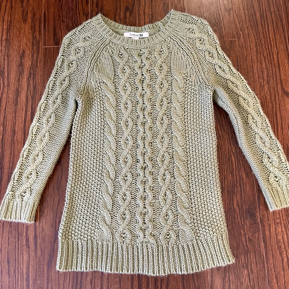 FOREVER 21 women’s cable knit crew neck sweater